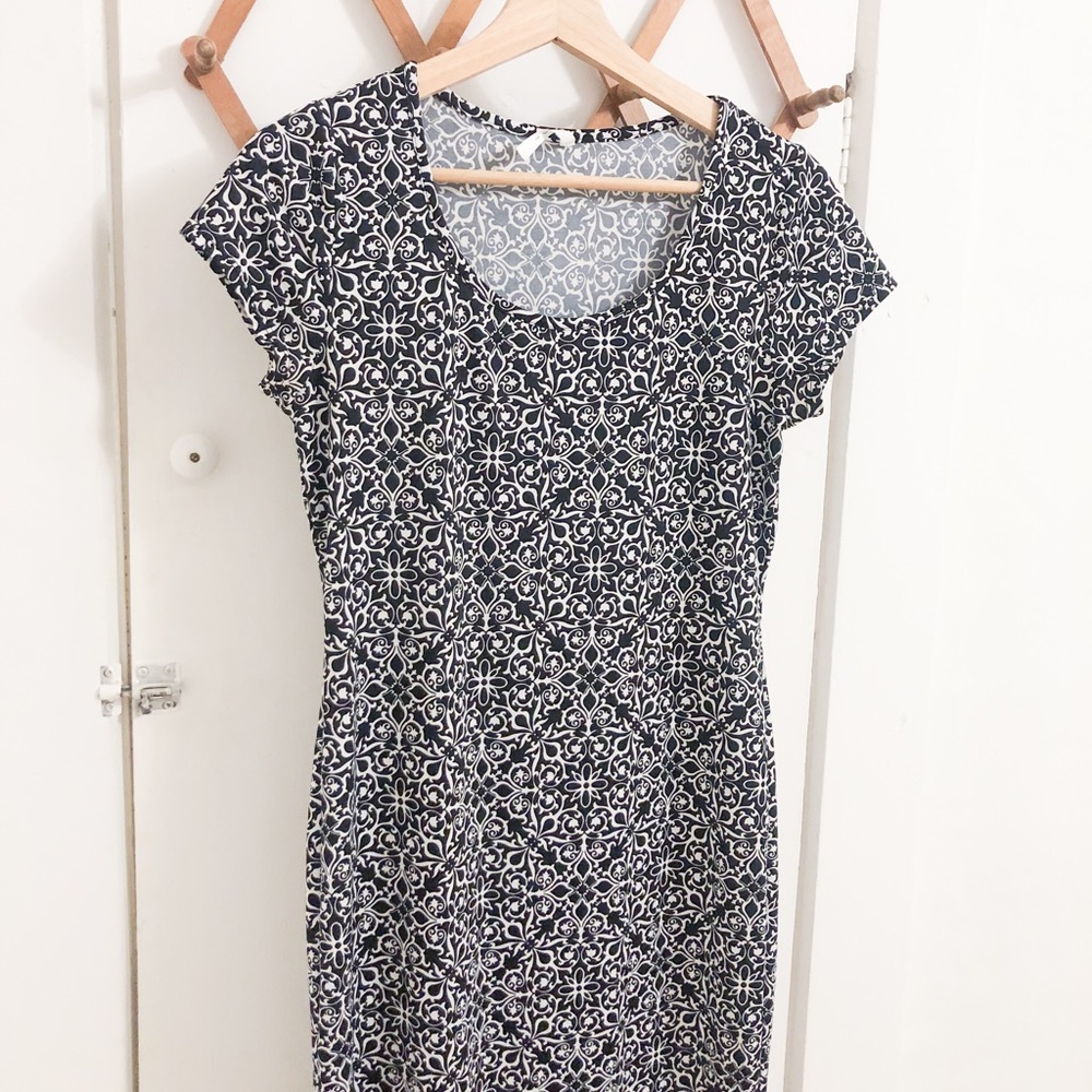 Patterned Dress - Picture 1 of 5